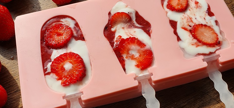 Lastella maasika-jogurtijäätis