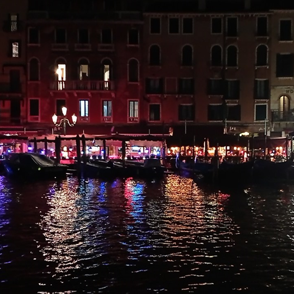 Veneetsia pimeduses